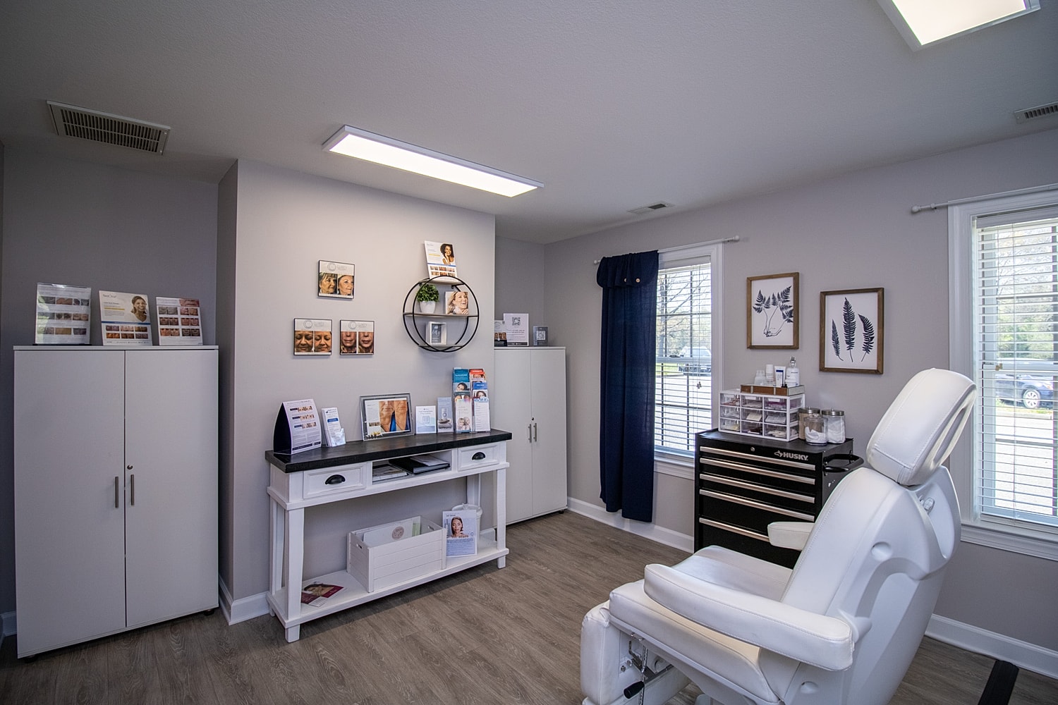 Comfortable aesthetic treatment room interior design.